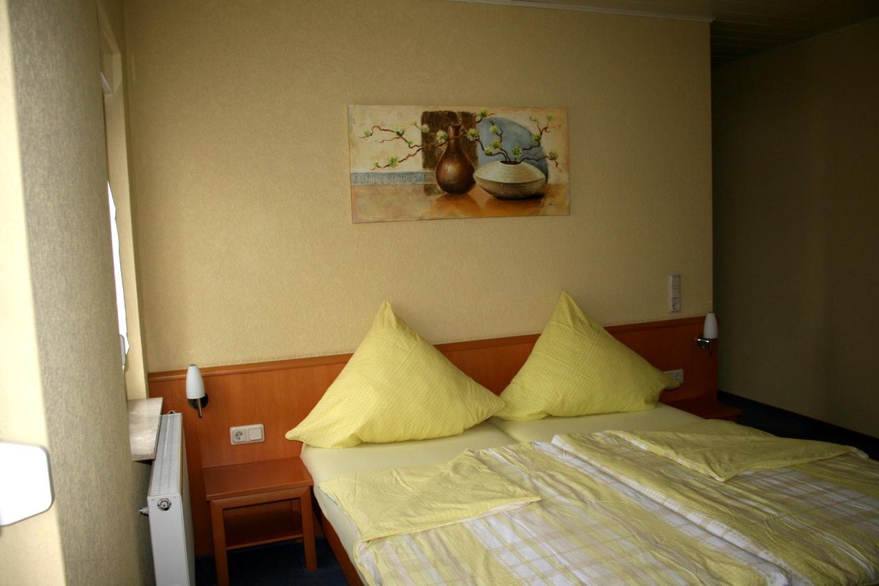 Pension Zur Krone Hotell Eisenach Exteriör bild